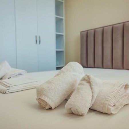 Luxury Apartment At Myslym Shyri Tirana Esterno foto