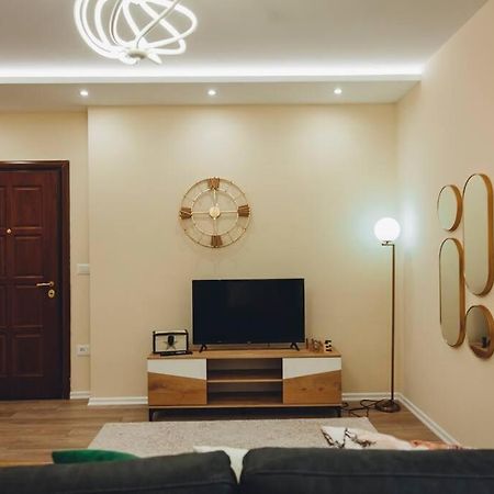 Luxury Apartment At Myslym Shyri Tirana Esterno foto