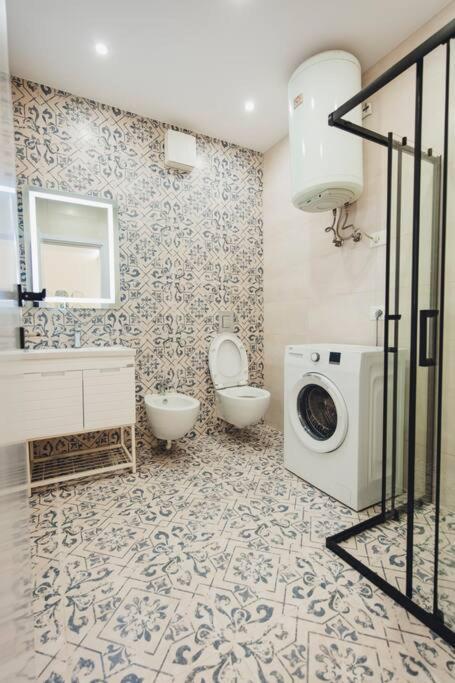 Luxury Apartment At Myslym Shyri Tirana Esterno foto