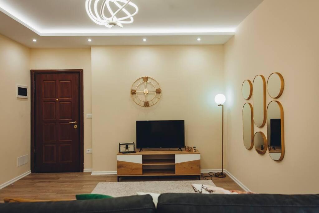 Luxury Apartment At Myslym Shyri Tirana Esterno foto