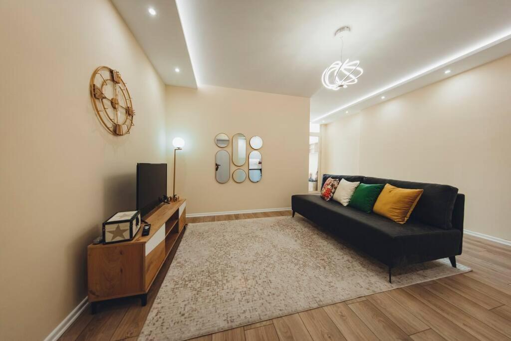 Luxury Apartment At Myslym Shyri Tirana Esterno foto