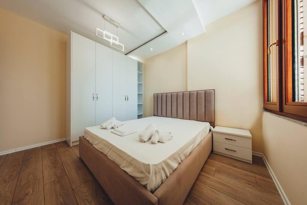 Luxury Apartment At Myslym Shyri Tirana Esterno foto